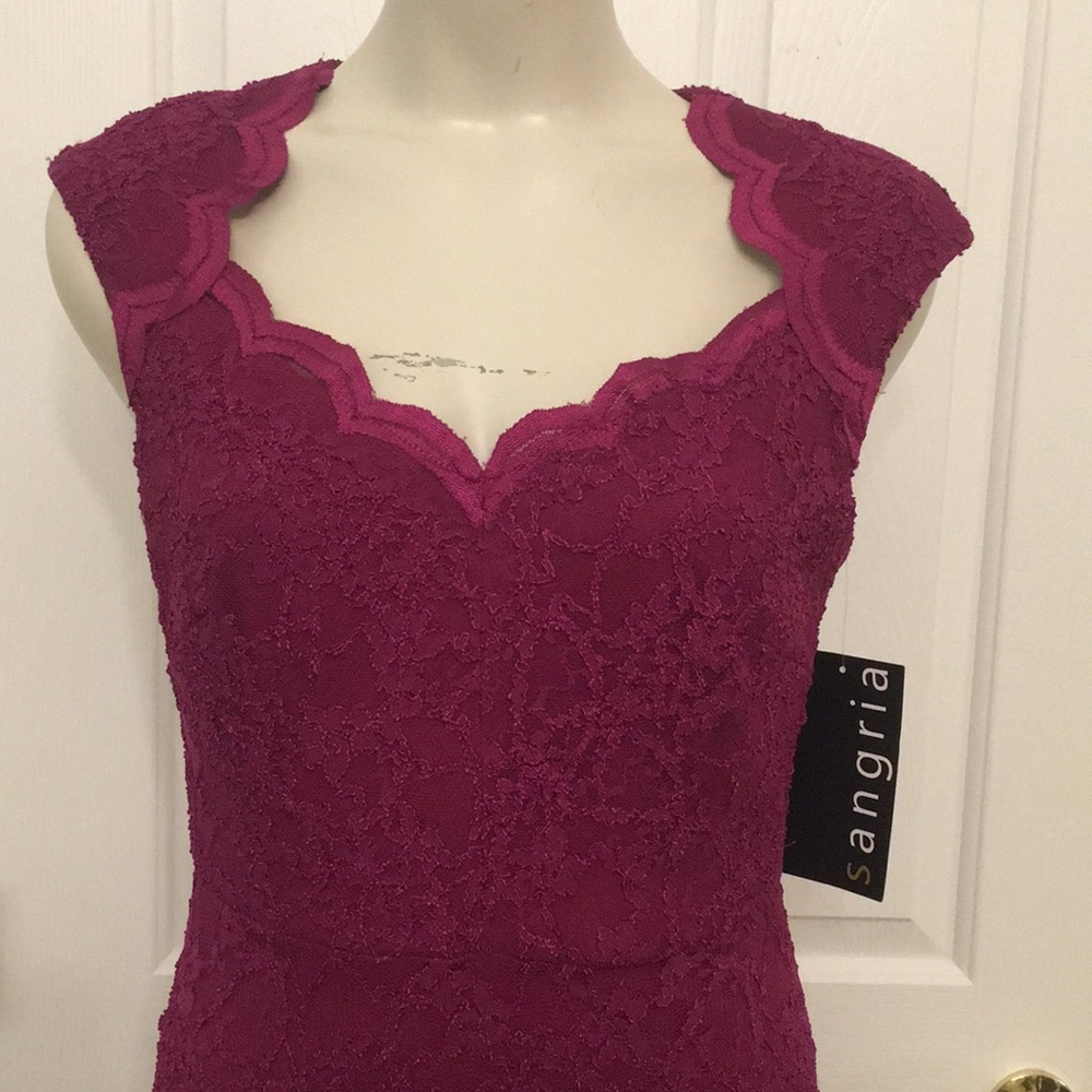 Sangria berry colored lace gown - Picture 2 of 6